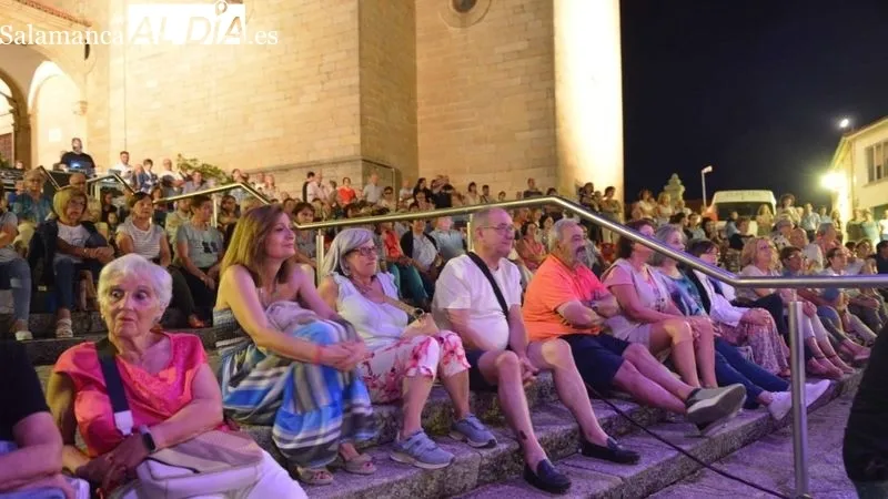 Foto 4 - Baleo vuelve a encandilar con su m&uacute;sica al p&uacute;blico en Lumbrales