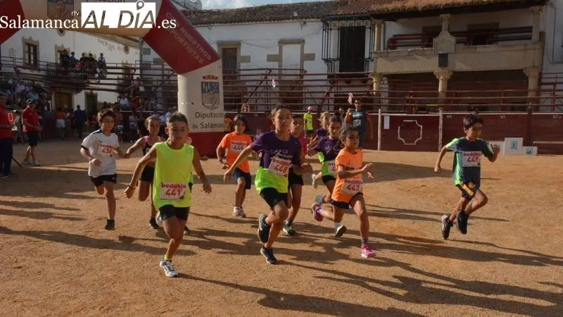 Foto 2 - M&aacute;s de 160 corredores de todas las edades participan en la IX Toromarat&oacute;n de Lumbrales