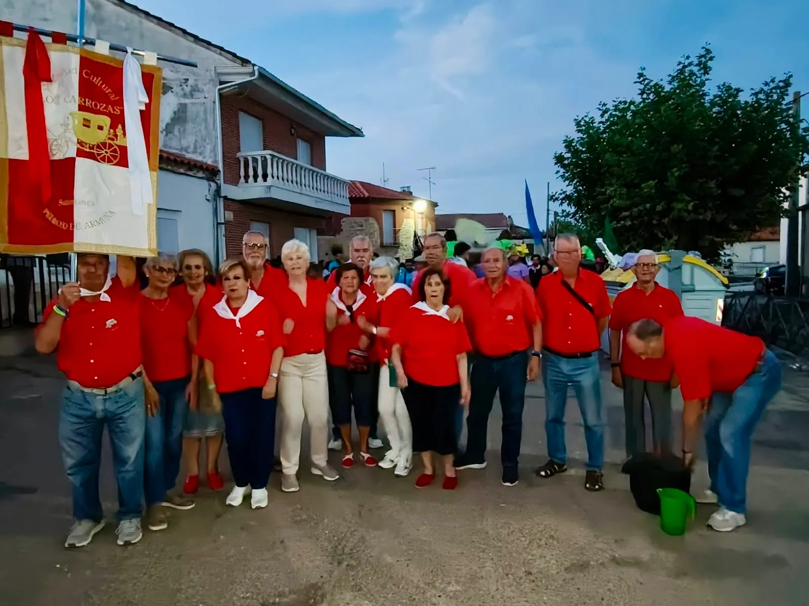 Foto 11 - Las pe&ntilde;as envuelven de color y ambiente el Pedroso de la Armu&ntilde;a marcando el inicio de sus fiestas en honor a San Pedro Ap&oacute;stol