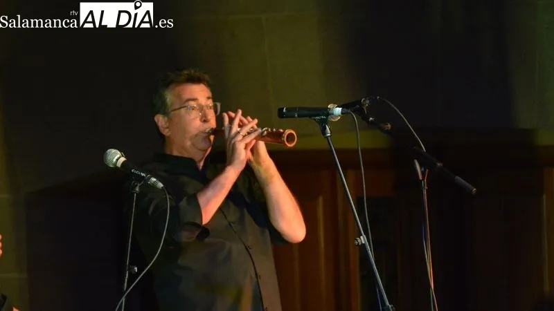 El grupo de Baleo ofreció un concierto en la Plaza de la Barrera de Lumbrales