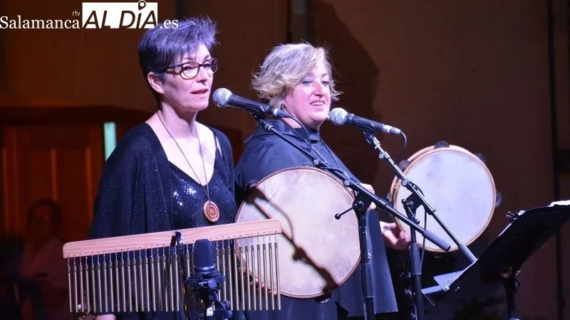 El grupo de Baleo ofreció un concierto en la Plaza de la Barrera de Lumbrales