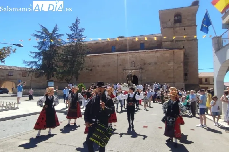 Foto 4 - Babilafuente se echa a las calles para honrar a San Roque con bailes y v&iacute;tores