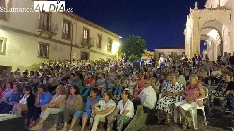 Foto 3 - Baleo vuelve a encandilar con su m&uacute;sica al p&uacute;blico en Lumbrales