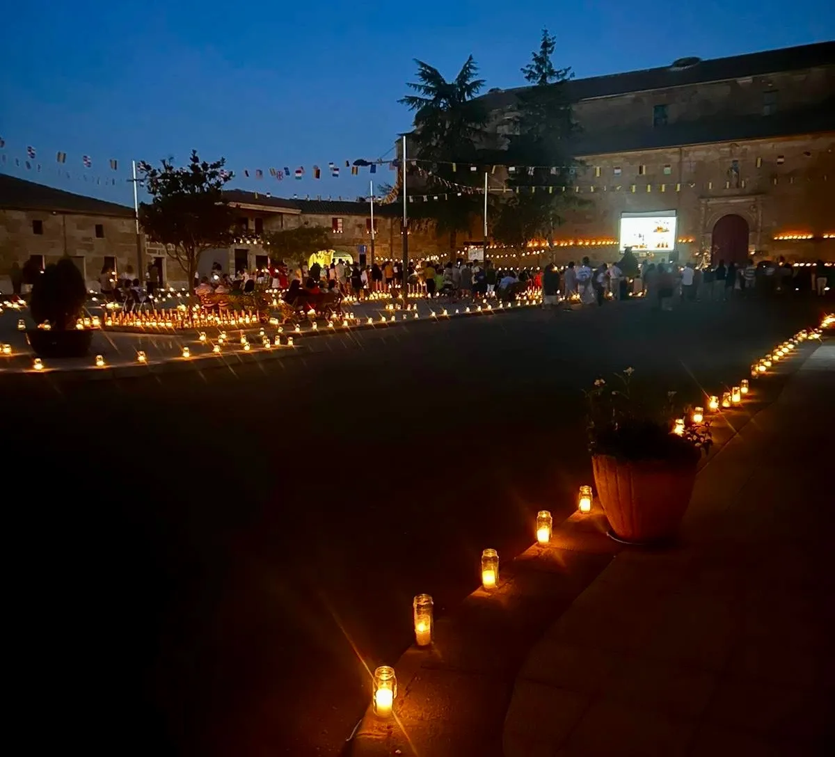 Foto 4 - &Iacute;ntimo y multitudinario VIII encuentro de &lsquo;Lecturas a la luz de las velas&rsquo; en Babilafuente