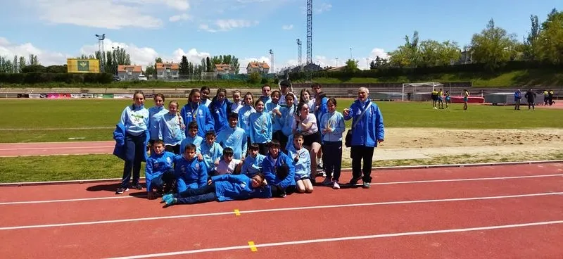 Foto 5 - La Escuela de Atletismo Municipal firma una temporada muy exitosa 