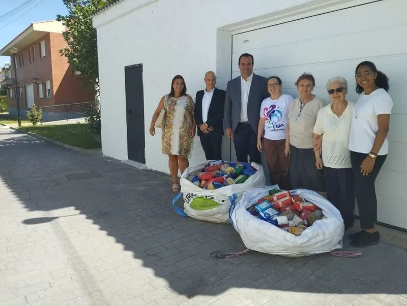 Foto 2 - Entrega a tres centros sociales de cerca de 3.000 kilos de alimentos recaudados en el Toro de las fiestas de Santa Marta