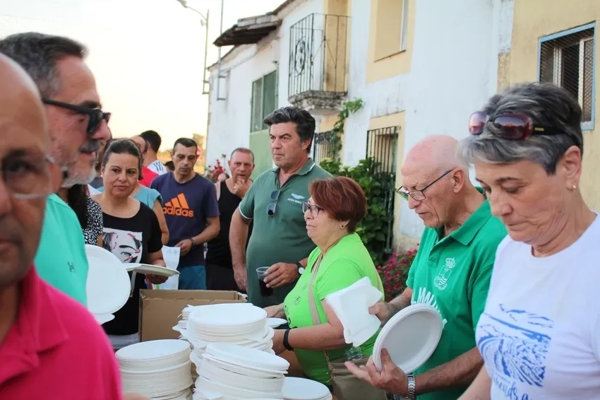 Popular merienda en Alemndra con 600 personas / SILVESTRE
