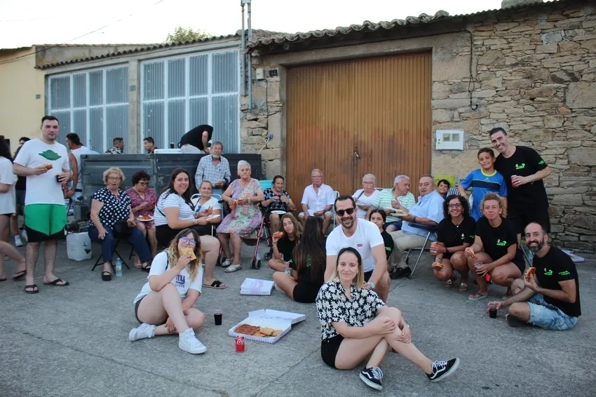 Popular merienda en Alemndra con 600 personas / SILVESTRE