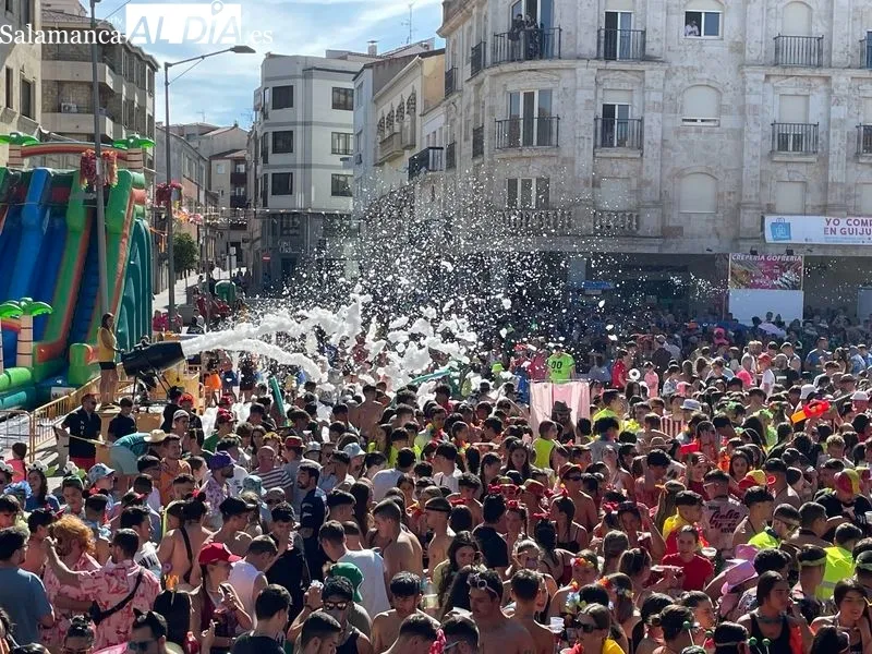 Vibrante chupinazo en Guijuelo para arrancar las fiestas de 2024. Fotos: Miguel González