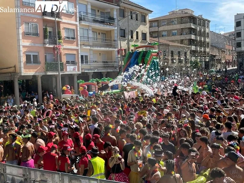 Vibrante chupinazo en Guijuelo para arrancar las fiestas de 2024. Fotos: Miguel González