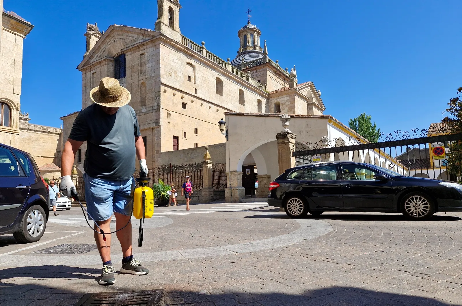 Foto 3 - Arranca una campa&ntilde;a de limpieza de calles, alcantarillas y sumideros con un nuevo producto