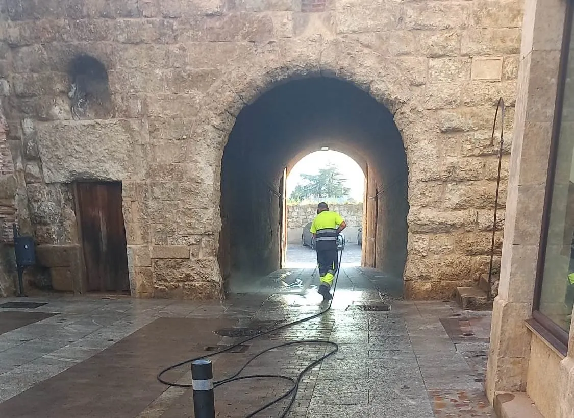Foto 4 - Arranca una campa&ntilde;a de limpieza de calles, alcantarillas y sumideros con un nuevo producto