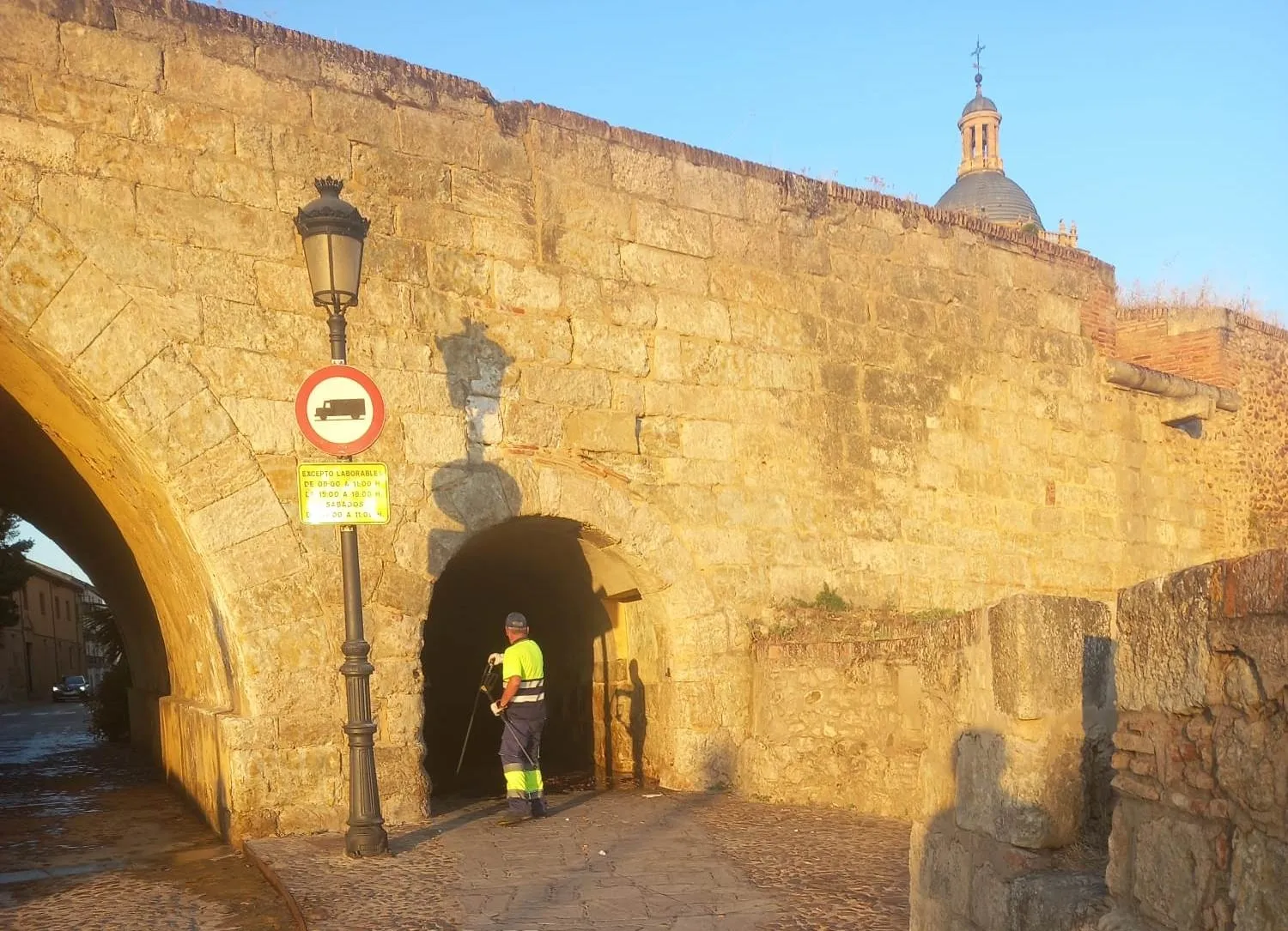 Foto 2 - Arranca una campa&ntilde;a de limpieza de calles, alcantarillas y sumideros con un nuevo producto