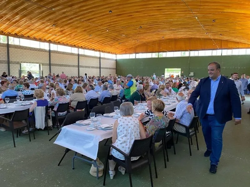 Comida de fiestas de la personas mayores en el recinto ferial de Guijuelo