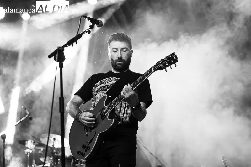 Foto 9 - 'Pedr&aacute;' hacer vibrar la Plaza Mayor con el rock transgresivo de Extremoduro