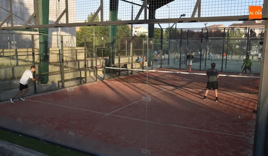 Foto 4 - El II Torneo de Verano de P&aacute;del vive su jornada inaugural