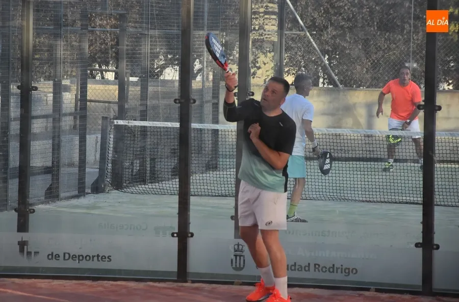 Foto 7 - El II Torneo de Verano de P&aacute;del vive su jornada inaugural