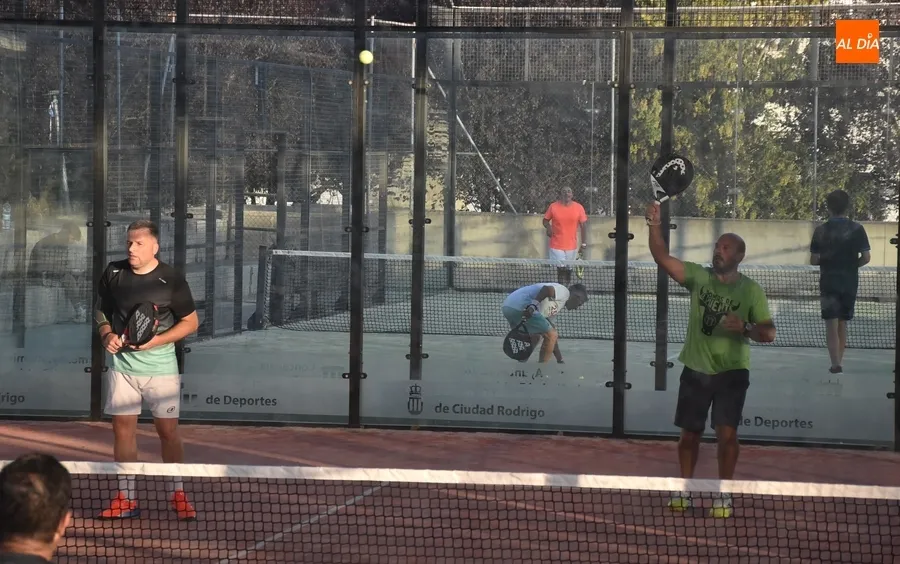 Foto 8 - El II Torneo de Verano de P&aacute;del vive su jornada inaugural