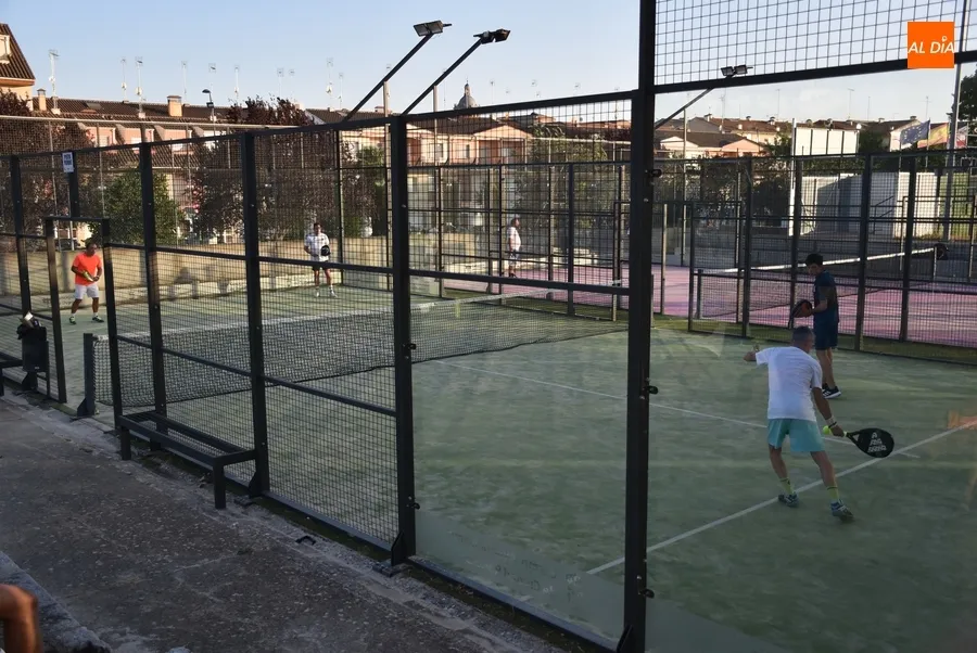 Foto 9 - El II Torneo de Verano de P&aacute;del vive su jornada inaugural