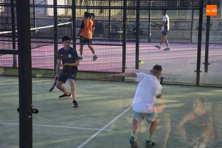 Foto 10 - El II Torneo de Verano de P&aacute;del vive su jornada inaugural