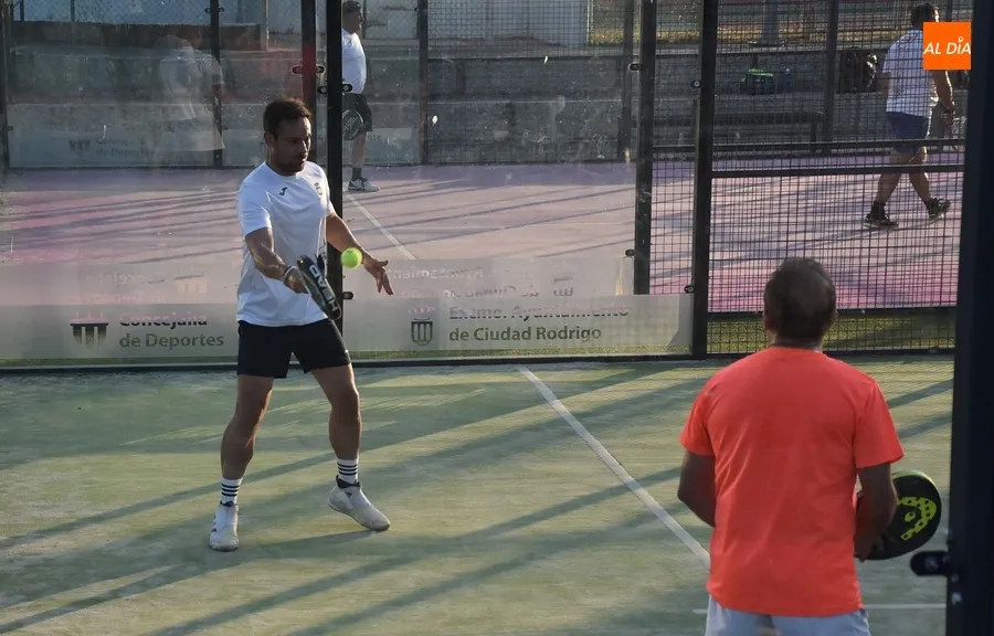 Foto 11 - El II Torneo de Verano de P&aacute;del vive su jornada inaugural