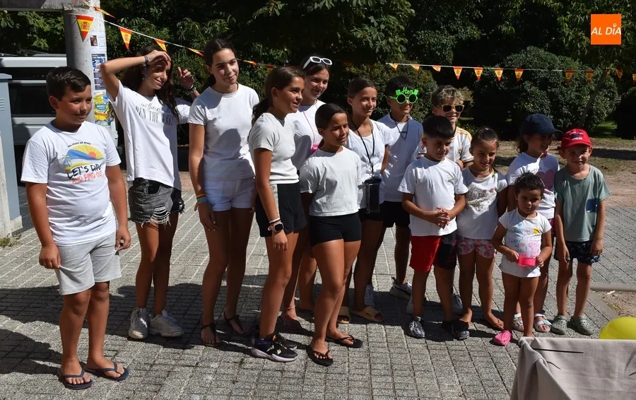 Foto 2 - Refrescante pasacalles de apertura de las fiestas del Valle de San Mart&iacute;n