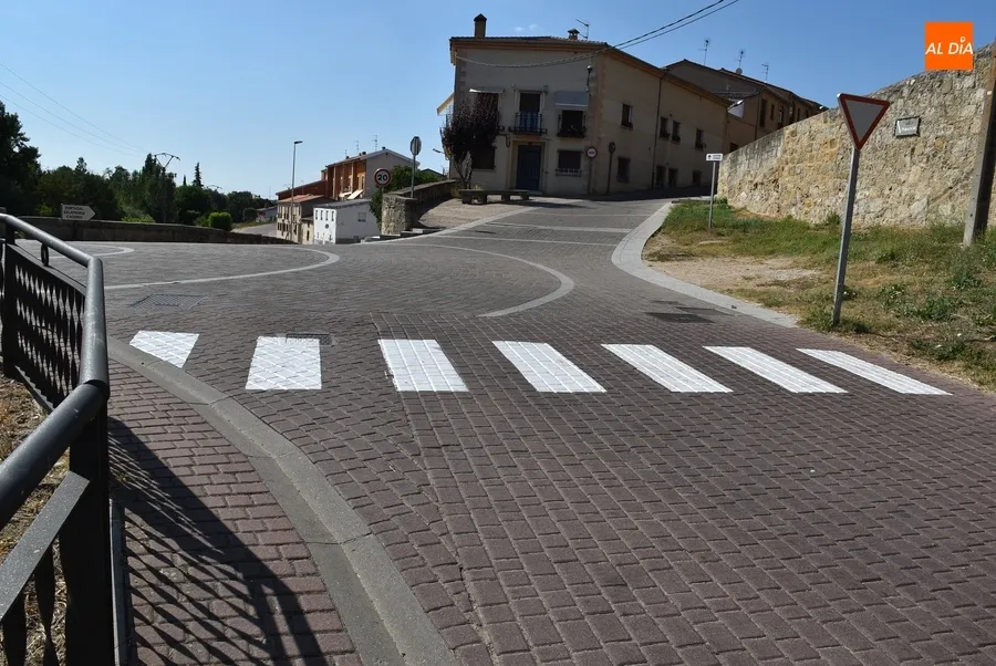 Foto 2 - Creados dos pasos de cebra en el entorno de la entrada al Puente Mayor