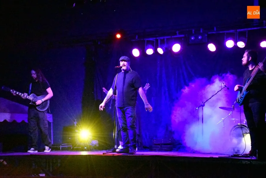 Foto 5 - El Valle de San Mart&iacute;n disfruta de una noche de &eacute;xitos 'Gigantes'