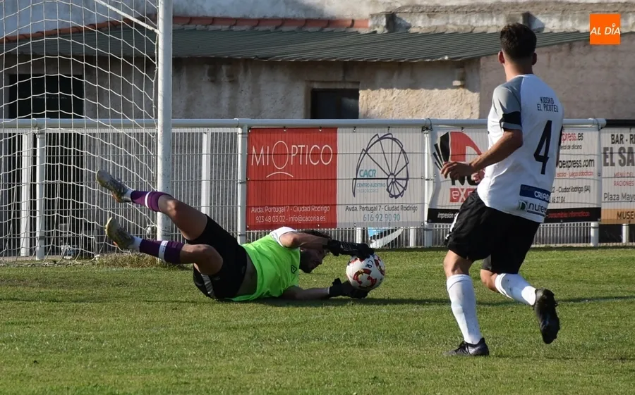 Foto 3 - El Ciudad Rodrigo vence al Juvenil del Real Valladolid en una nueva tarde de m&uacute;ltiples pruebas