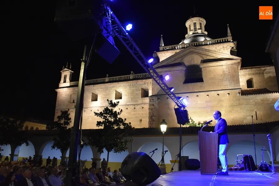 Foto 7 - Ciudad Rodrigo homenajea a la casi centenaria empresa de autobuses El Pilar S.A.
