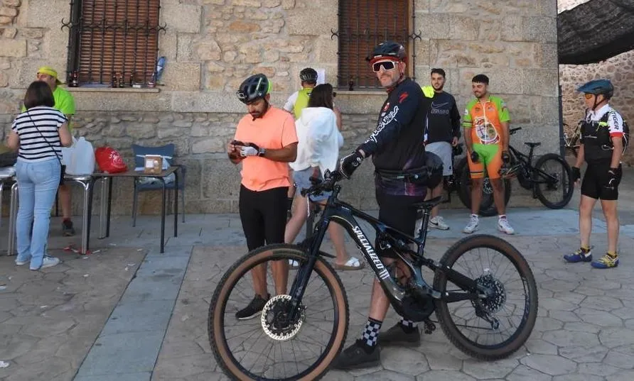 Foto 5 - Pe&ntilde;aparda se abre al deporte estrenando una prueba de BTT con dos recorridos