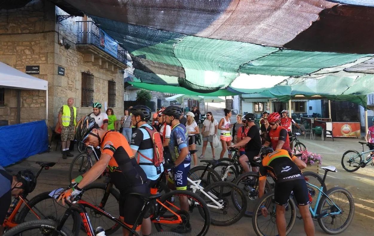 Foto 10 - Pe&ntilde;aparda se abre al deporte estrenando una prueba de BTT con dos recorridos