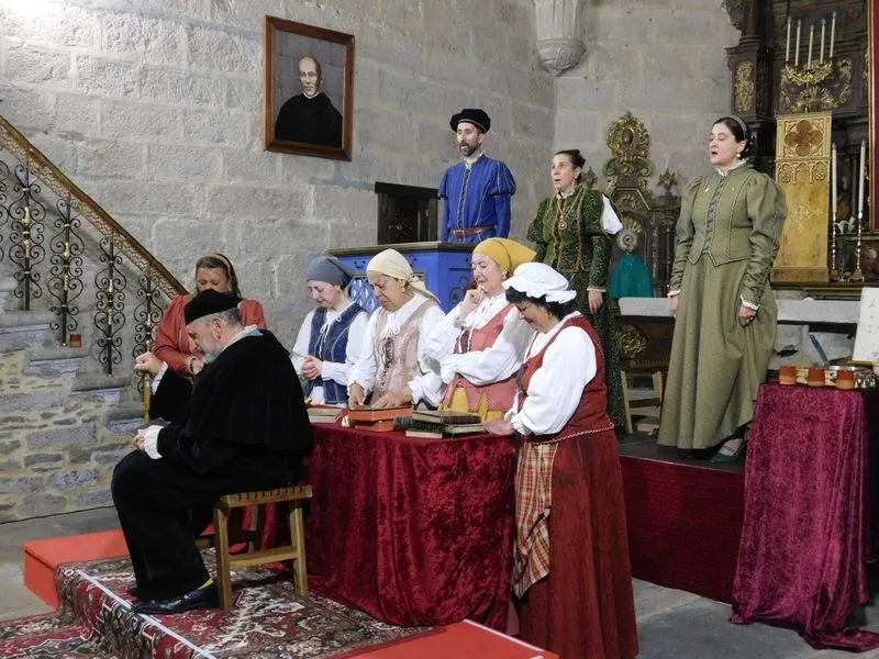 El grupo salmantino Lazarillo de Tormes representa 'Buscando a Nebrija' en Diego Álvaro (Ávila)