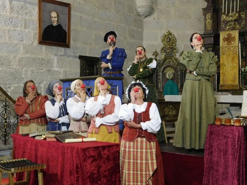 El grupo salmantino Lazarillo de Tormes representa 'Buscando a Nebrija' en Diego Álvaro (Ávila)