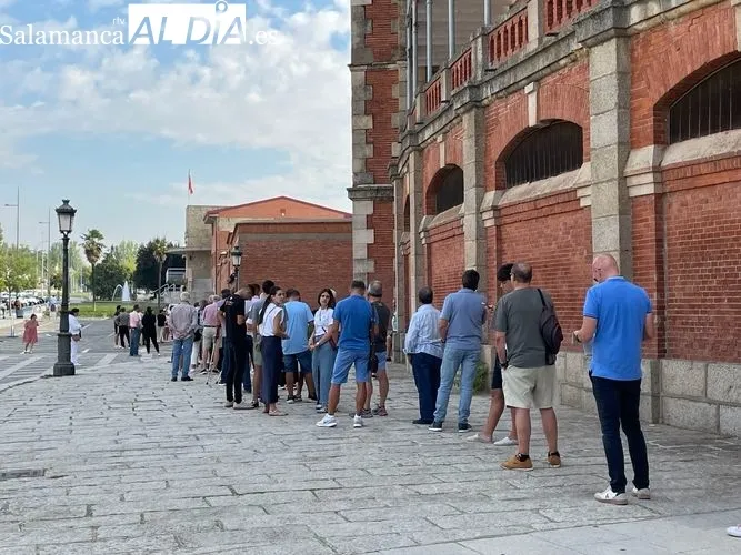 Más colas en La Glorieta en el primer día de venta de entradas sueltas | FOTOS: Miguel González 
