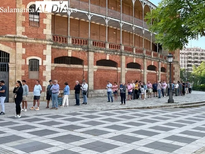 Más colas en La Glorieta en el primer día de venta de entradas sueltas | FOTOS: Miguel González 