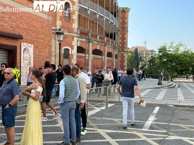 Más colas en La Glorieta en el primer día de venta de entradas sueltas | FOTOS: Miguel González 