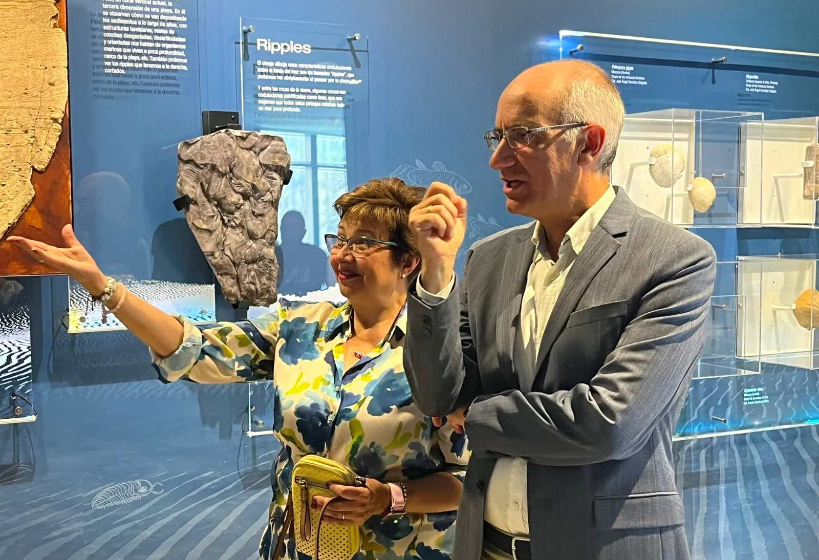 Foto 3 - Javier Iglesias se acerca a Monsagro y se adentra en el Museo de los Mares Antiguos