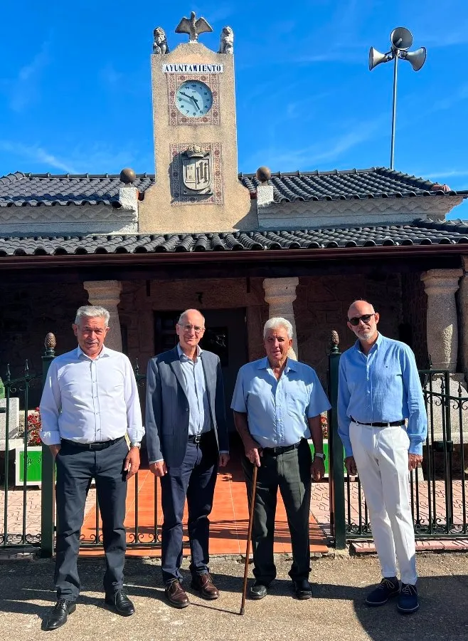 Foto 2 - La Alamedilla recibe la visita de Javier Iglesias