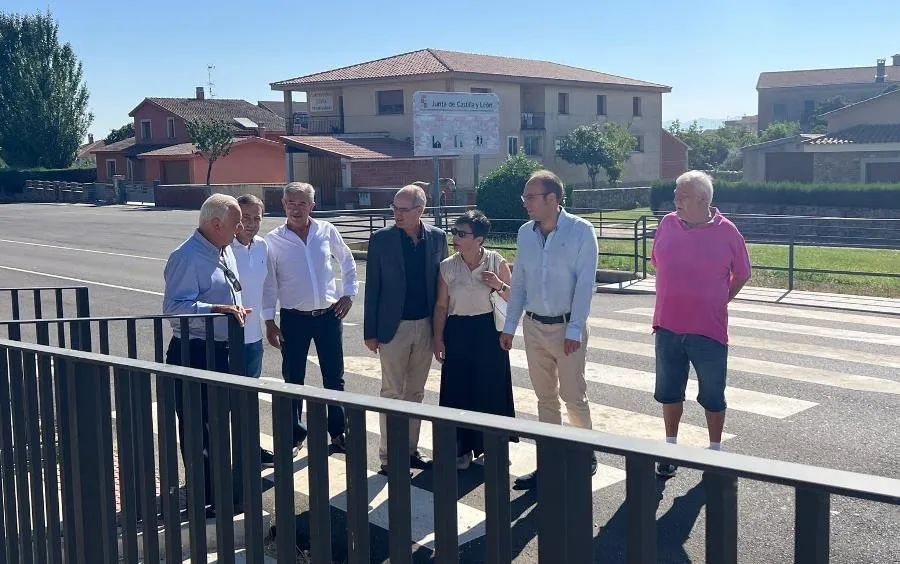 Foto 5 - Visitada la nueva imagen de la v&iacute;a entre Fuenteguinaldo y El Bod&oacute;n tras 800.000&euro; de inversi&oacute;n