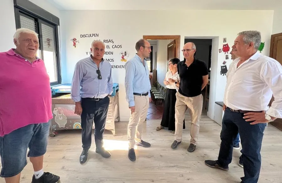 Foto 3 - Visitada la nueva imagen de la v&iacute;a entre Fuenteguinaldo y El Bod&oacute;n tras 800.000&euro; de inversi&oacute;n