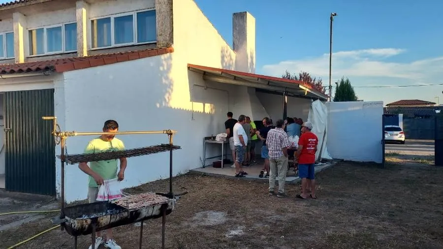 Foto 4 - La AVV de Ivanrey re&uacute;ne a unas 110 personas en su cena de verano