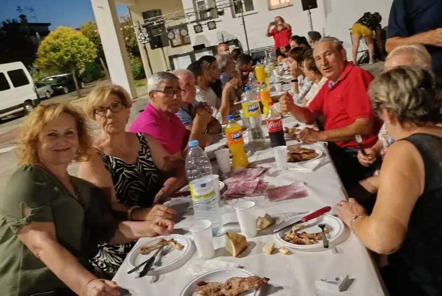 Foto 6 - La AVV de Ivanrey re&uacute;ne a unas 110 personas en su cena de verano