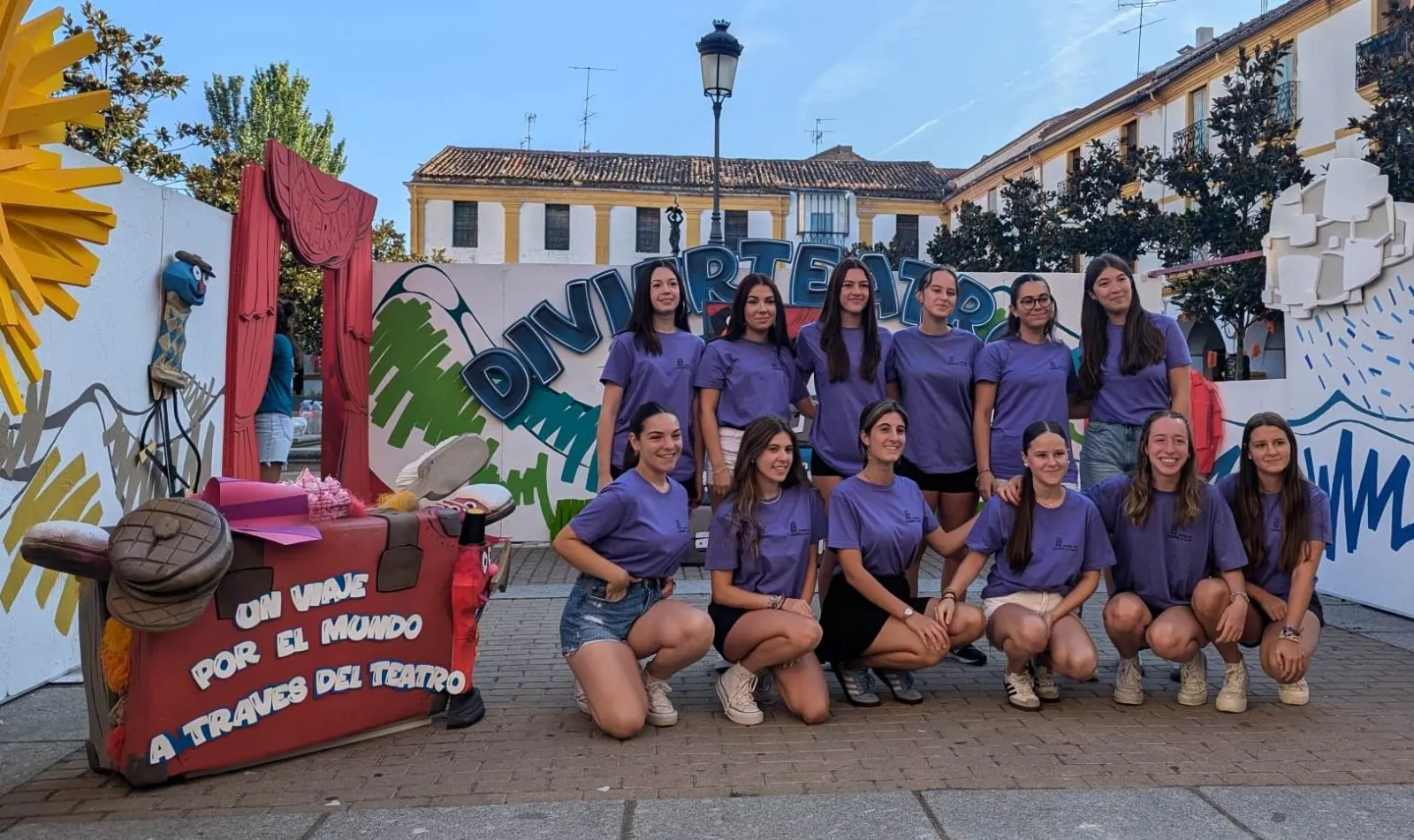 Foto 2 - Gran satisfacci&oacute;n entre los encargados de guiar el viaje por el mundo del Divierteatro