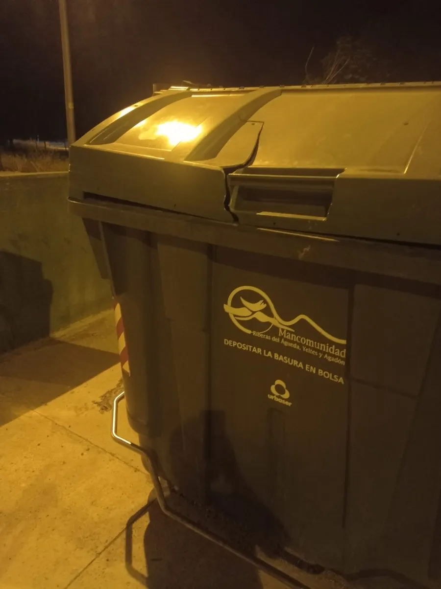 Foto 5 - Quejas por las deficiencias de varios contenedores del barrio de Santa Ana