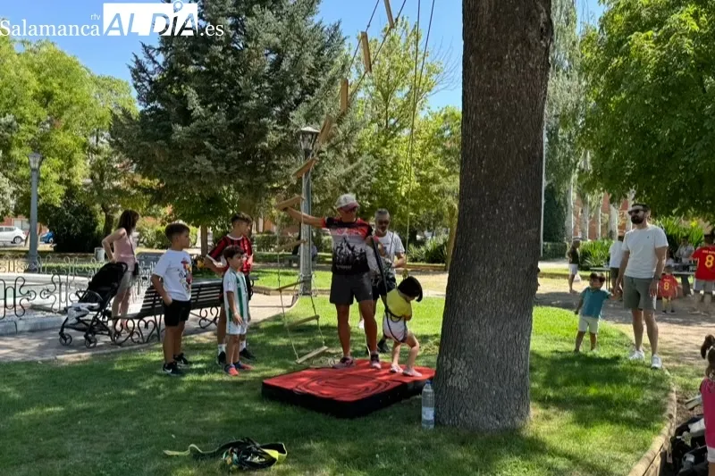 Foto 5 - Diversi&oacute;n para grandes y peque&ntilde;os protagonizan la cl&aacute;sica Multiactividad organizada por asociaciones y clubes pe&ntilde;arandinos