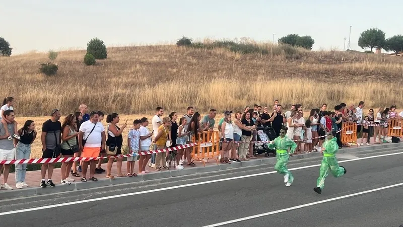Foto 12 - 3.000 personas disfrutaron de la III Carrera de Autos Locos en Carbajosa 