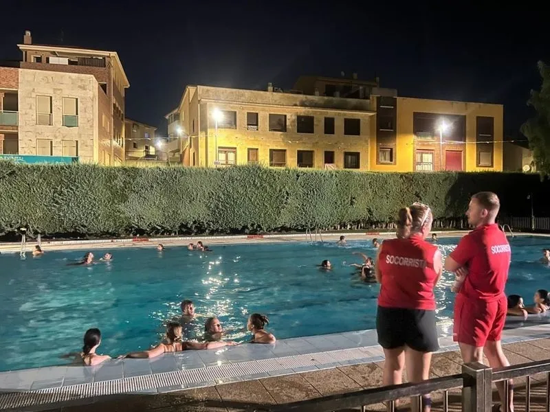 'Pool party' en las piscinas municipales de Carbajosa