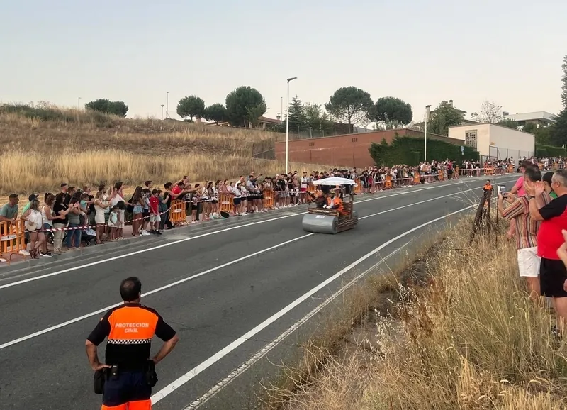 Foto 7 - 3.000 personas disfrutaron de la III Carrera de Autos Locos en Carbajosa 