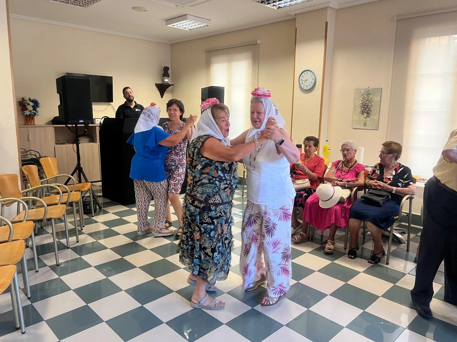 Foto 6 - Fiesta del agua, hinchables, paella, majorettes, homenajes a los mayores, el resumen de las fiestas de Carbajosa